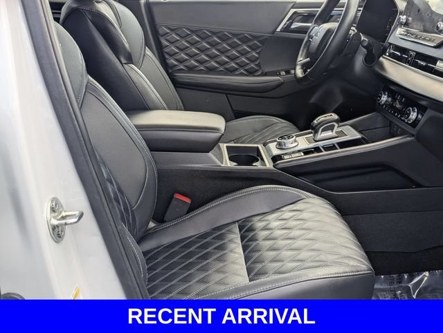 Used 2024  Mitsubishi SEL image 29