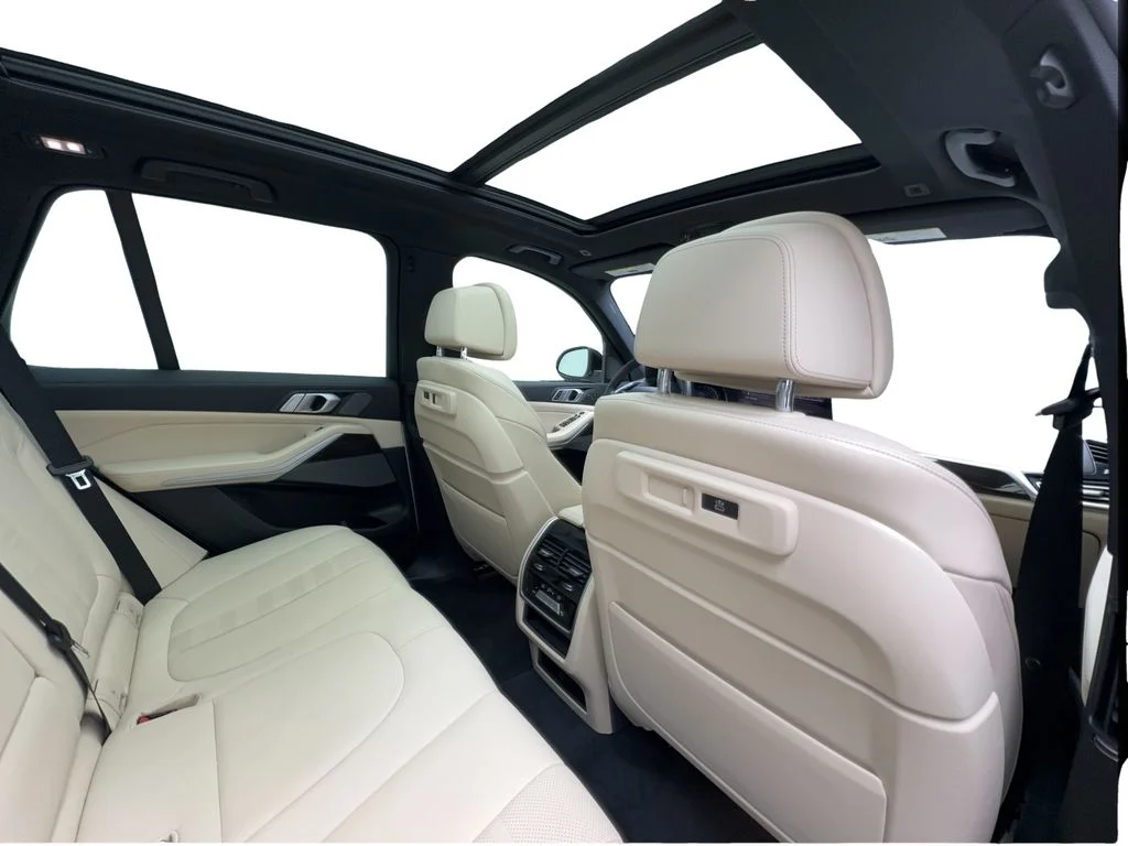 Used 2021 White BMW sDrive40i image 30