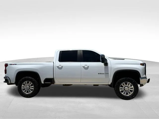 Used 2024 White Chevrolet LT image 10