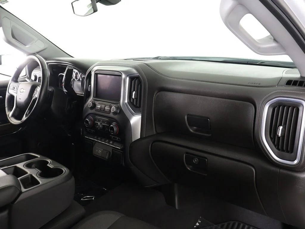 Used 2022 Silver Ice Metallic Chevrolet LT image 26