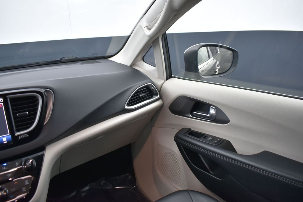 Used 2023 White Chrysler Touring L image 14