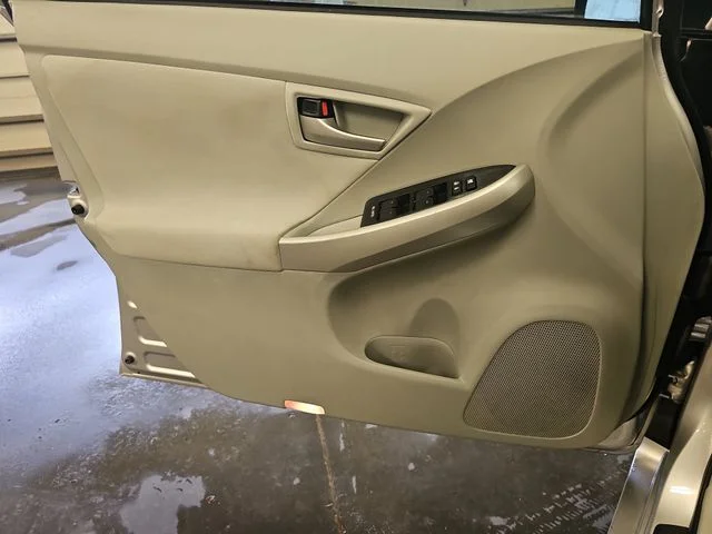 Used 2015 Silver Toyota Three image 26