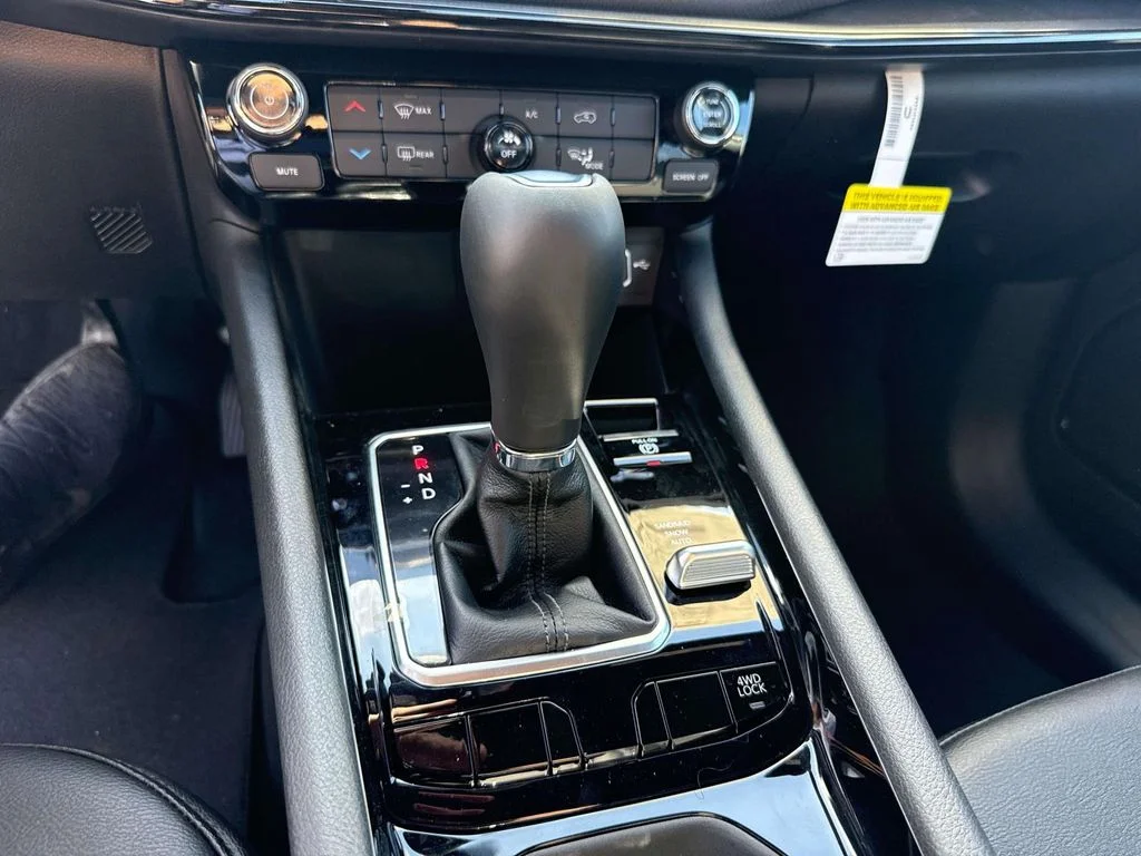 New 2026 White Jeep Latitude image 28