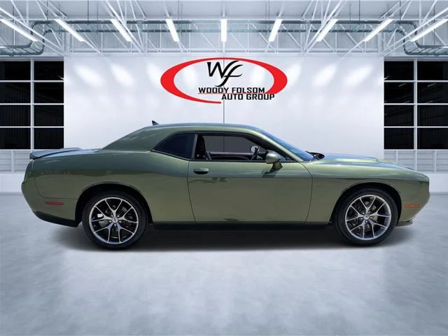 Used 2023 Green Dodge SXT image 3