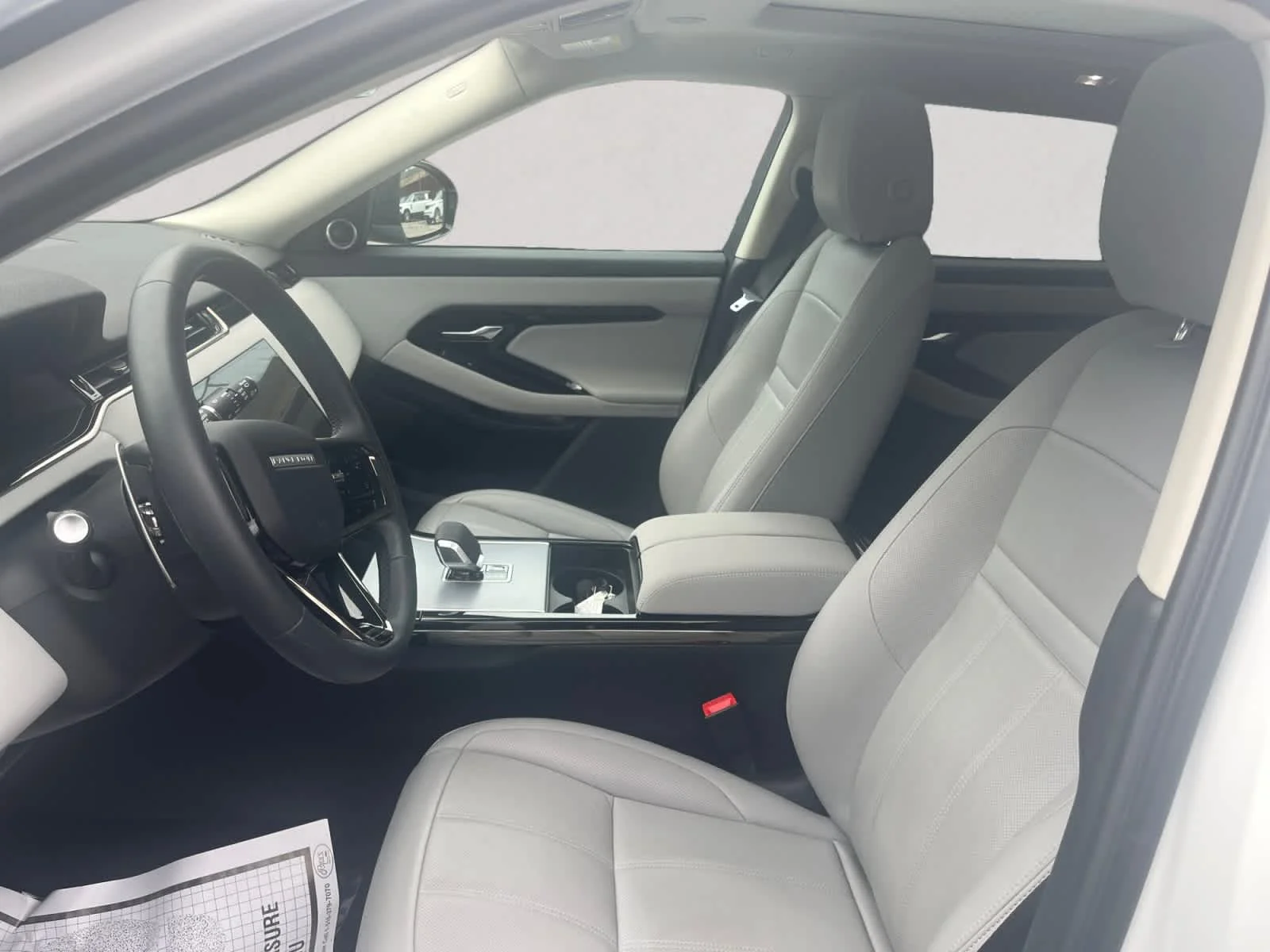 Certified Used 2025 Fuji White Land Rover Core S image 9