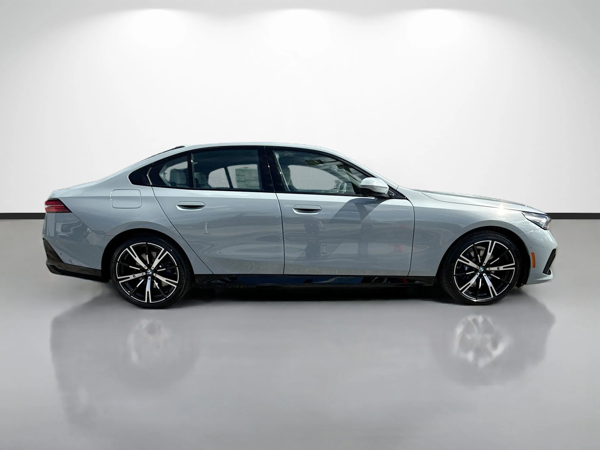 New 2027 Brooklyn Grey Metallic BMW 530i xDrive image 2