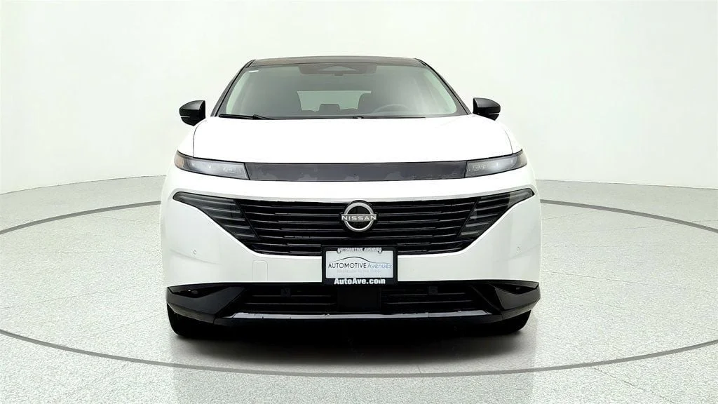 Used 2025 Everest White Pearl Tricoat/Super Black Nissan AWD Platinum w/ Illuminated Cargo Scuff Plate image 2