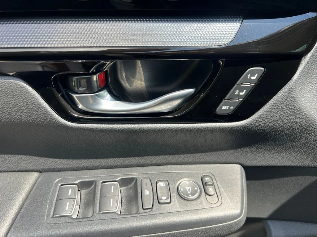 Used 2025 Black Honda EX-L image 26