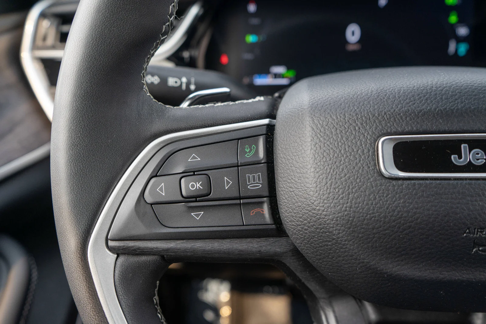 Used 2022 Diamond Black Crystal Pearlcoat Jeep 4xe image 27