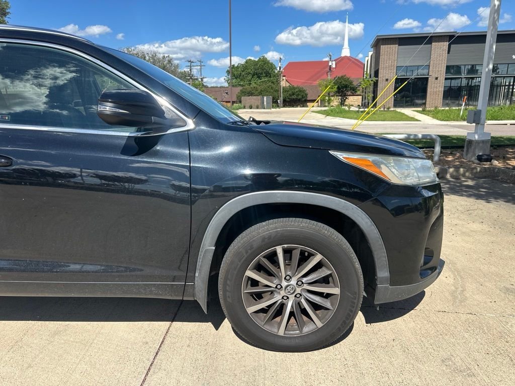 Used 2018 Black Toyota XLE image 11