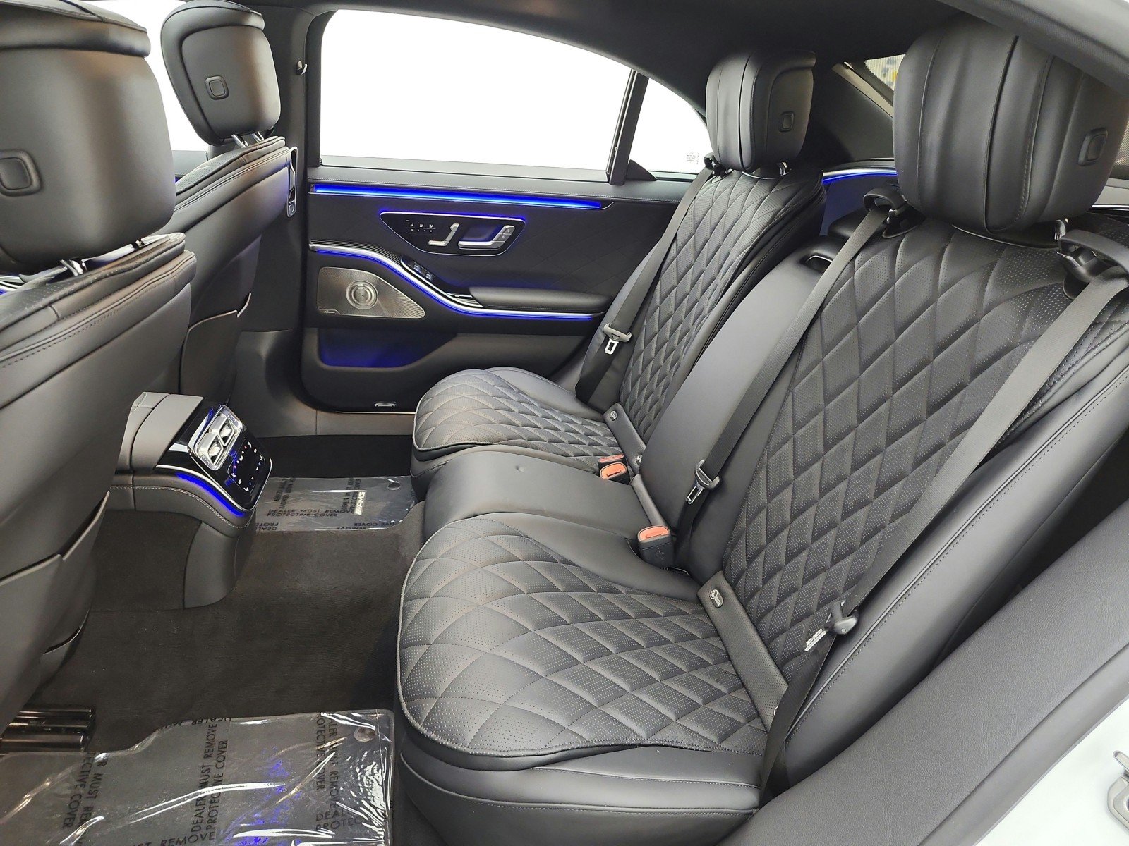 Certified Used 2025 MANUFAKTUR Moonlight White Magno Mercedes-Benz S 580 4MATIC® Sedan image 11