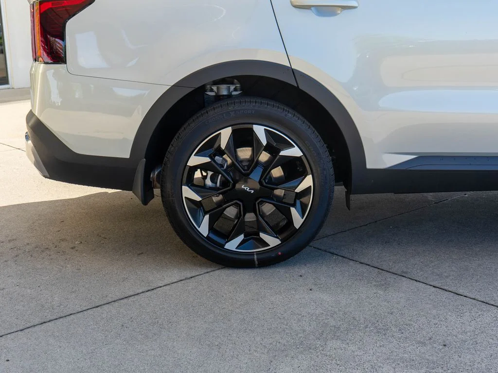 New 2026 Ivory Silver Kia EX image 32