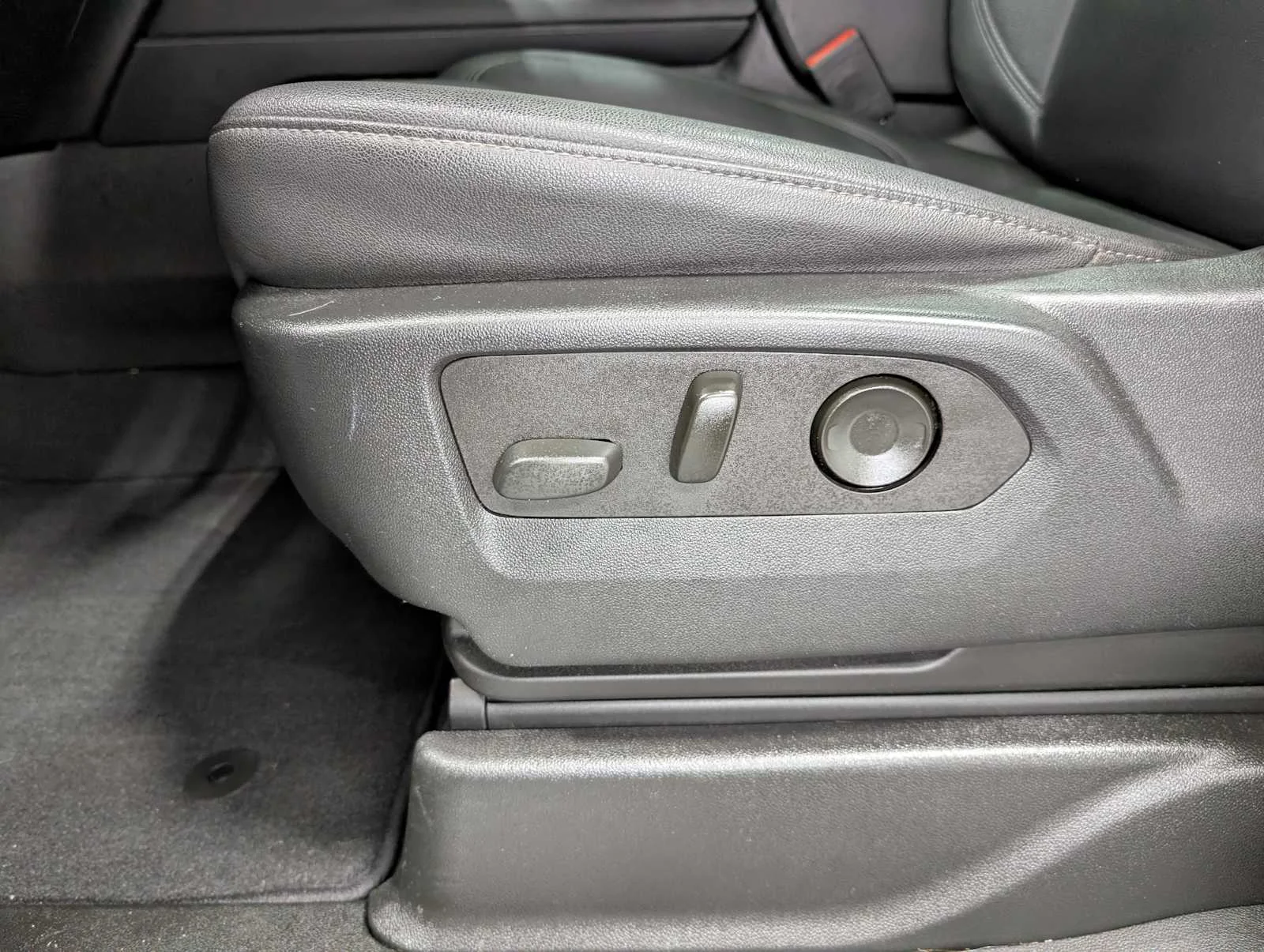 Used 2022 Summit White Chevrolet Z71 image 40