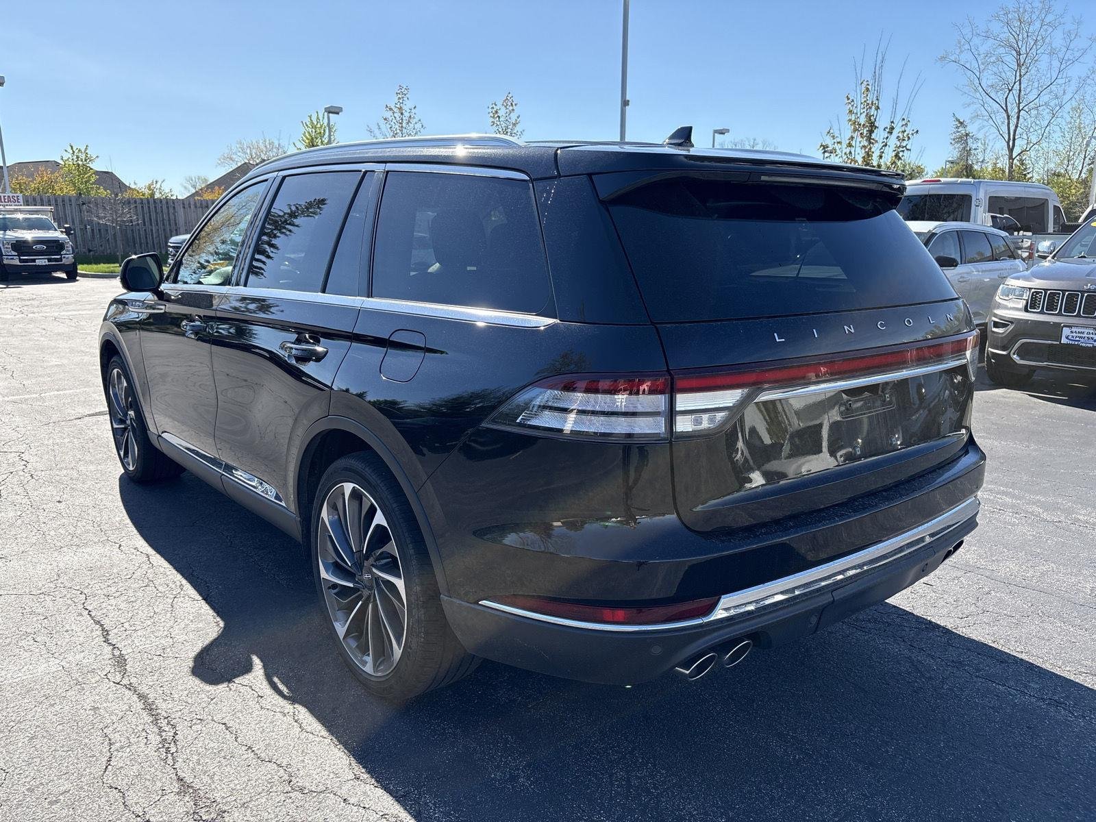 Used 2020 Infinite Black Metallic Lincoln Reserve image 17