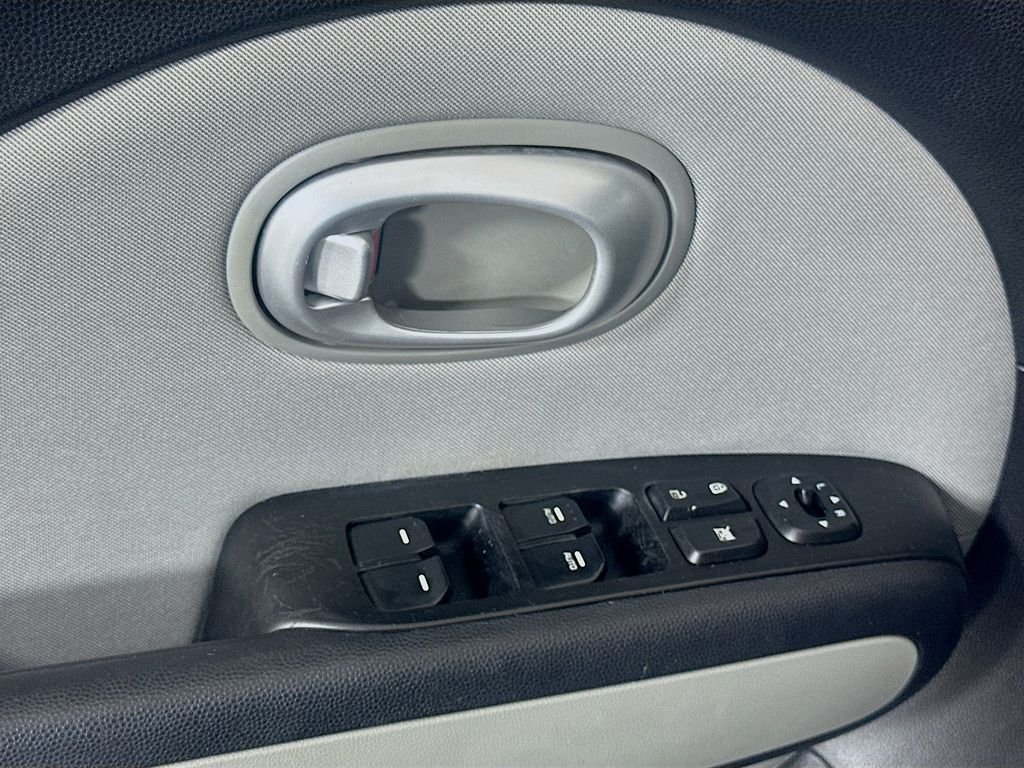 Used 2015 Black Kia Plus image 16