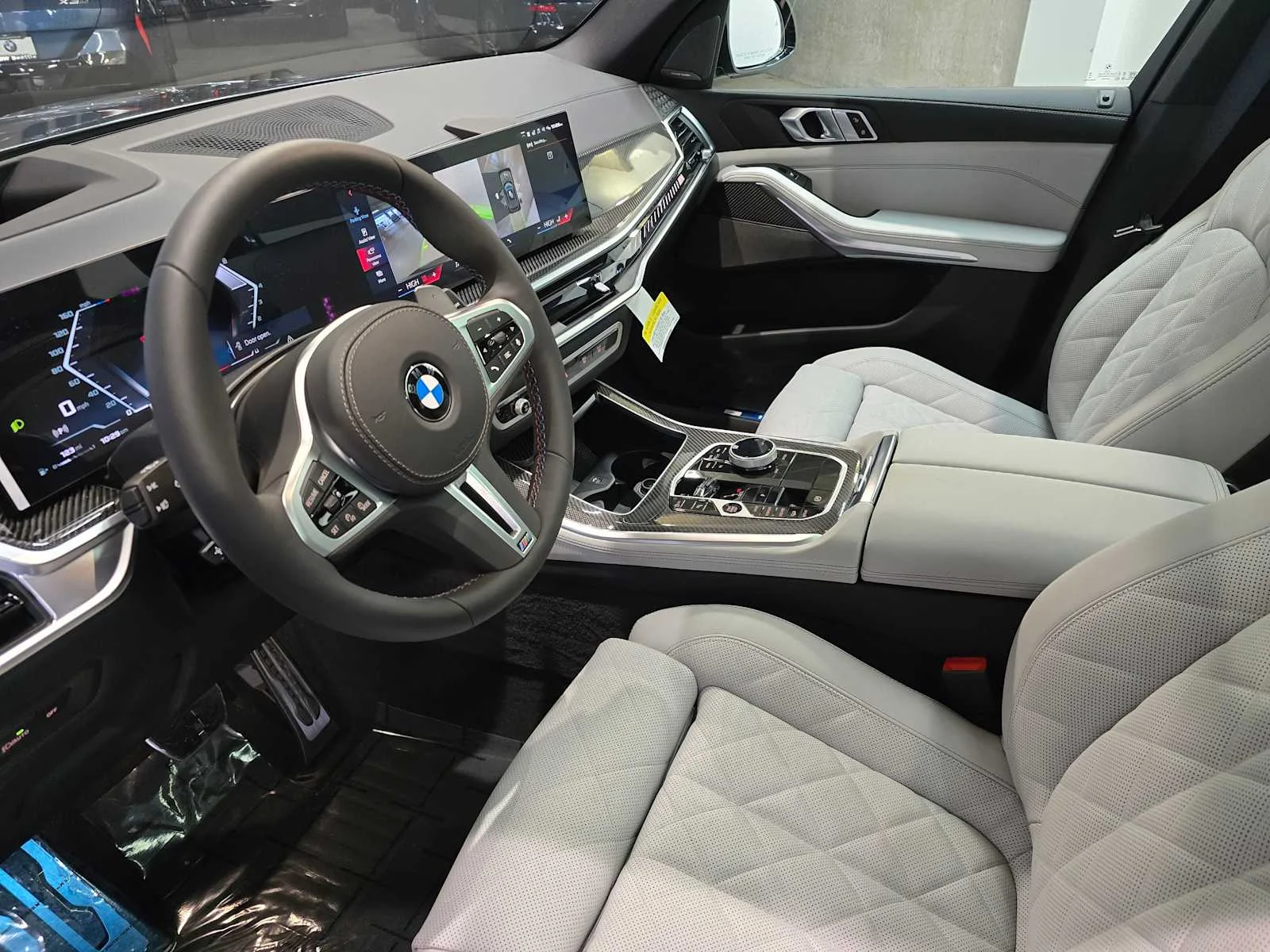 New 2026 Dravit Grey Metallic BMW M60i image 2