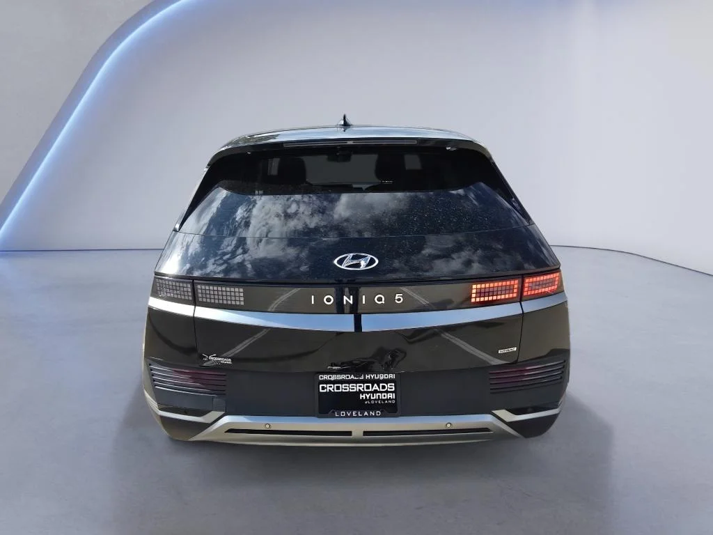 Used 2023 Abyss Black Hyundai SE image 5