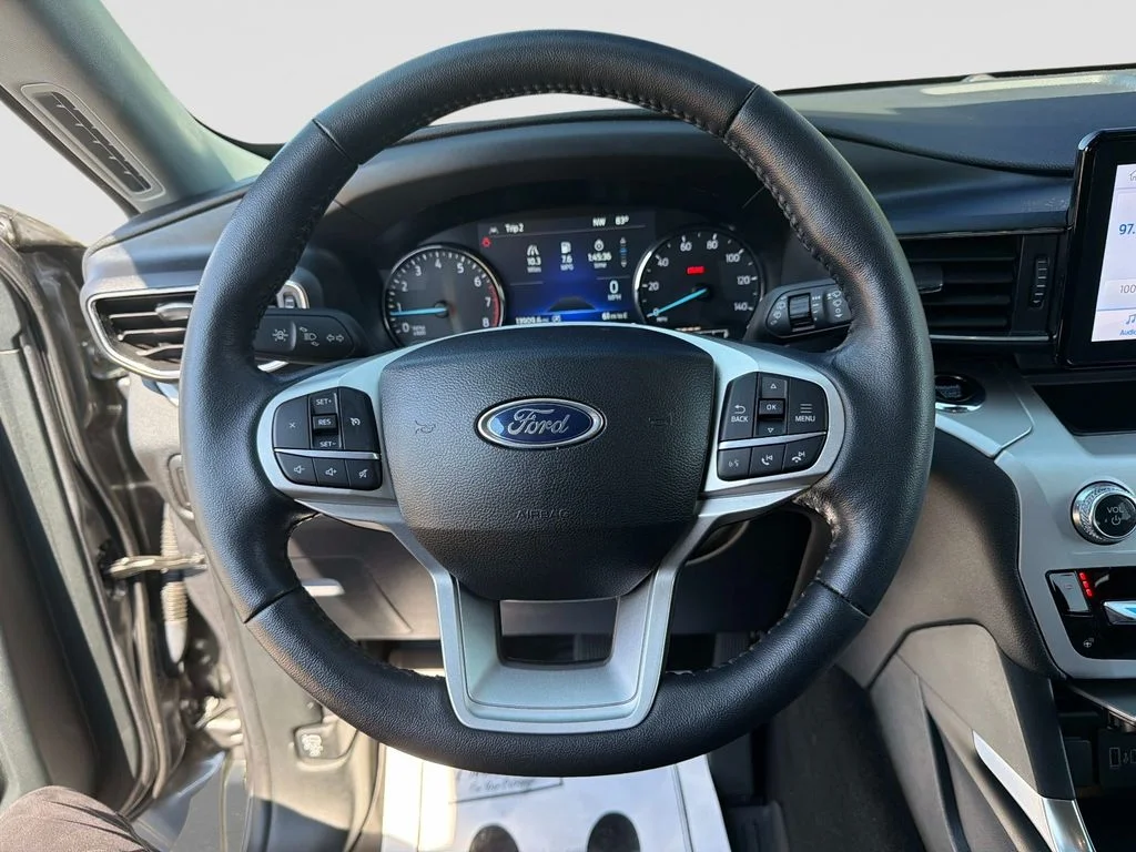 Used 2023 Gray Metallic Ford XLT image 33