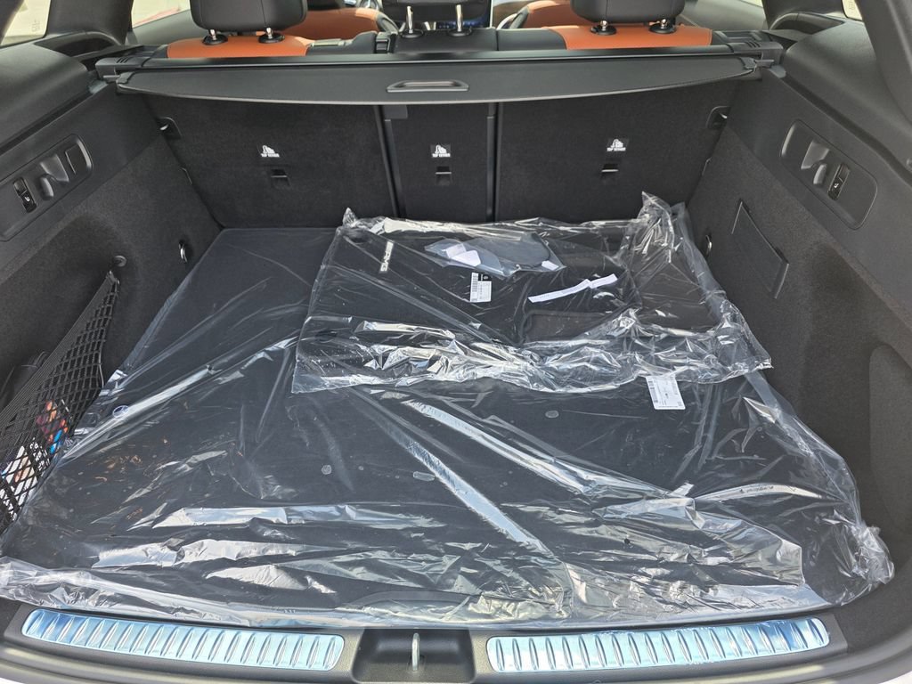 New 2026 Polar White Mercedes-Benz GLC 300 image 53