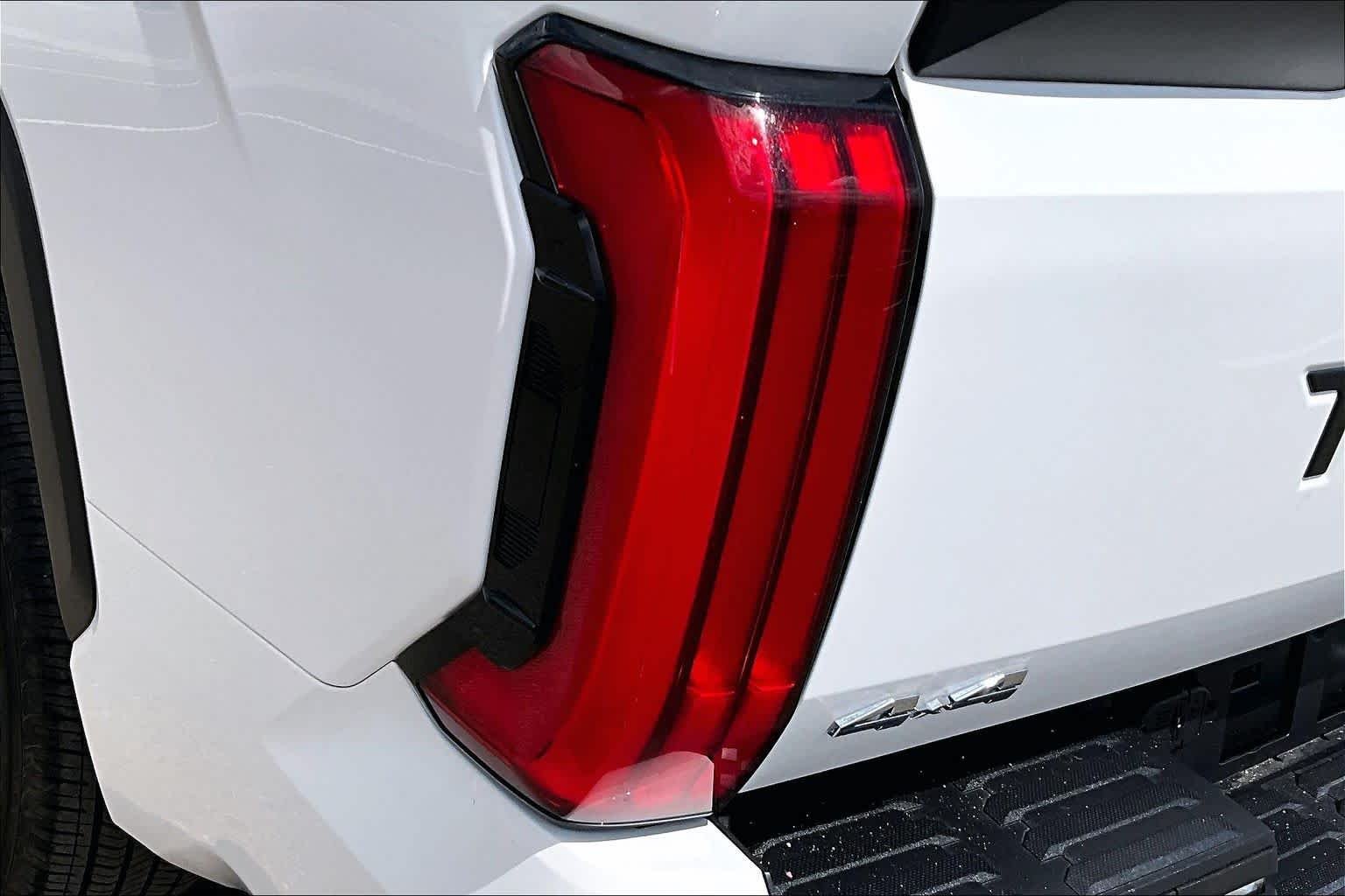 Used 2025 Ice Cap Toyota SR5 image 29