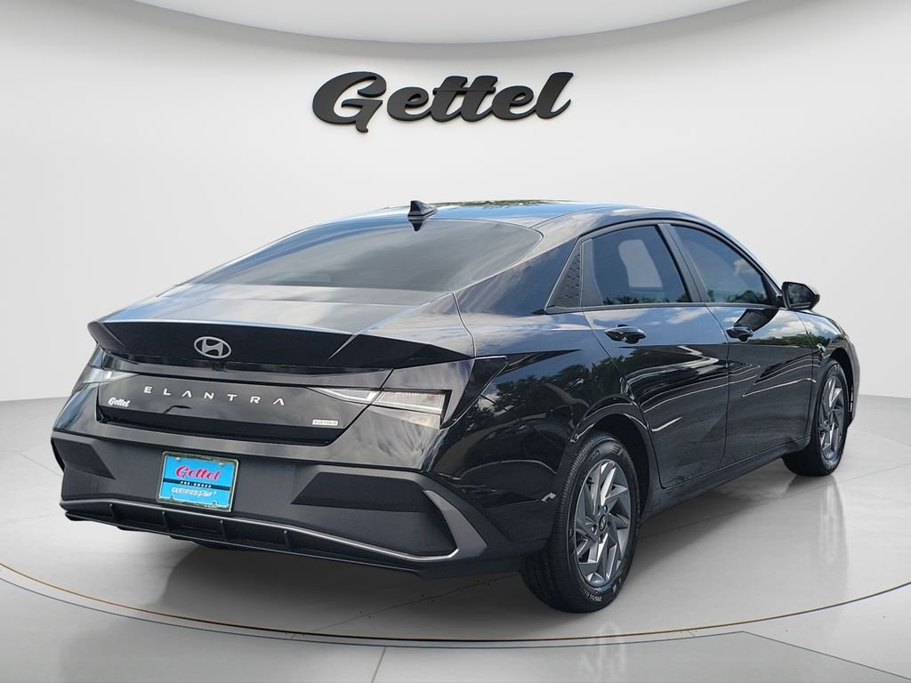 Used 2024 Black Hyundai Blue image 5