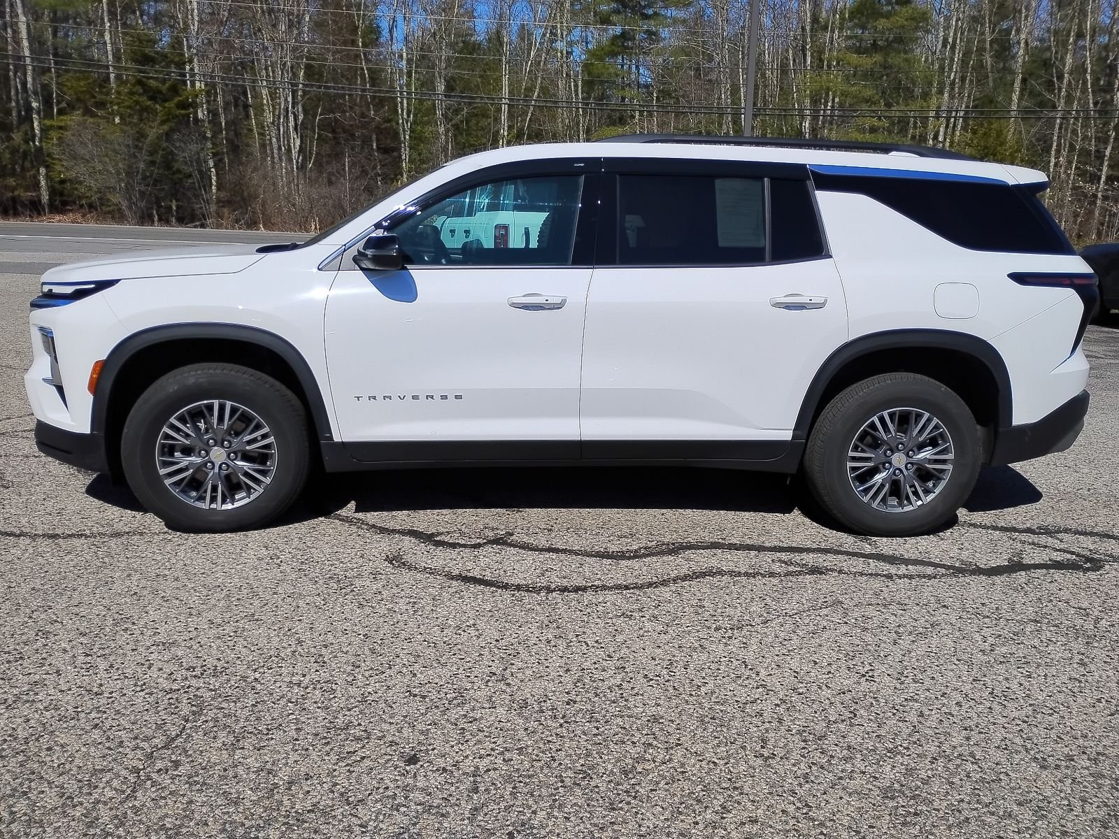 Used 2025 White Chevrolet LT image 3