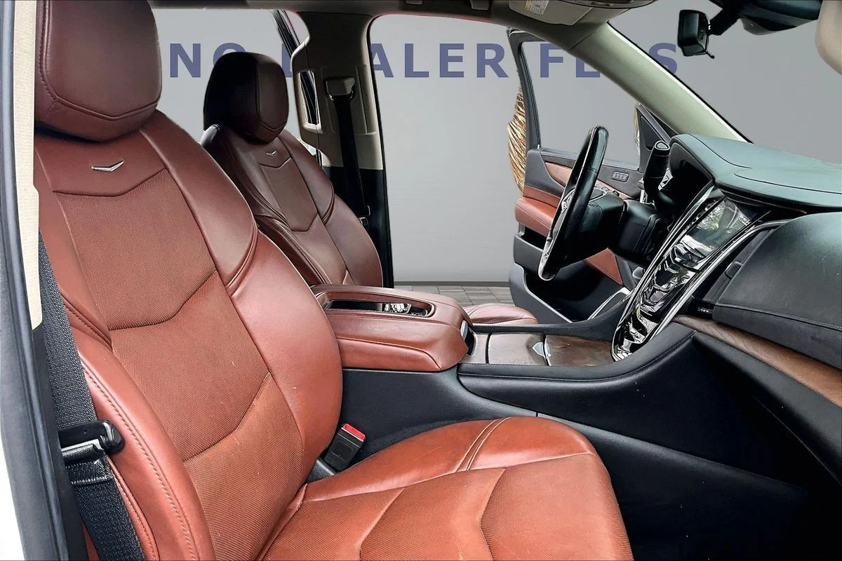 Used 2020 White Cadillac Luxury image 28