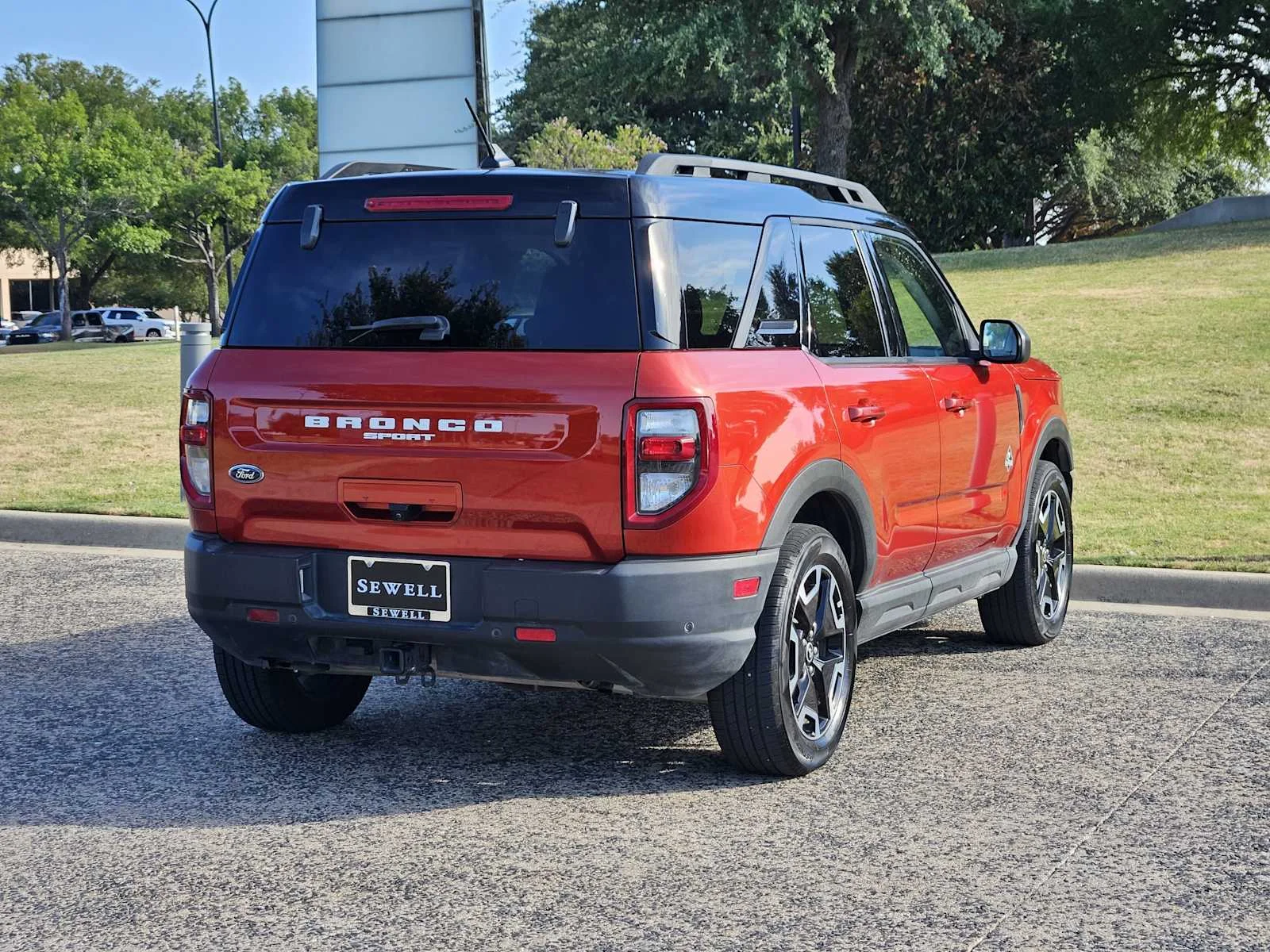 Used 2022 Hot Pepper Red Tinted Clearcoat Ford Outer Banks image 4
