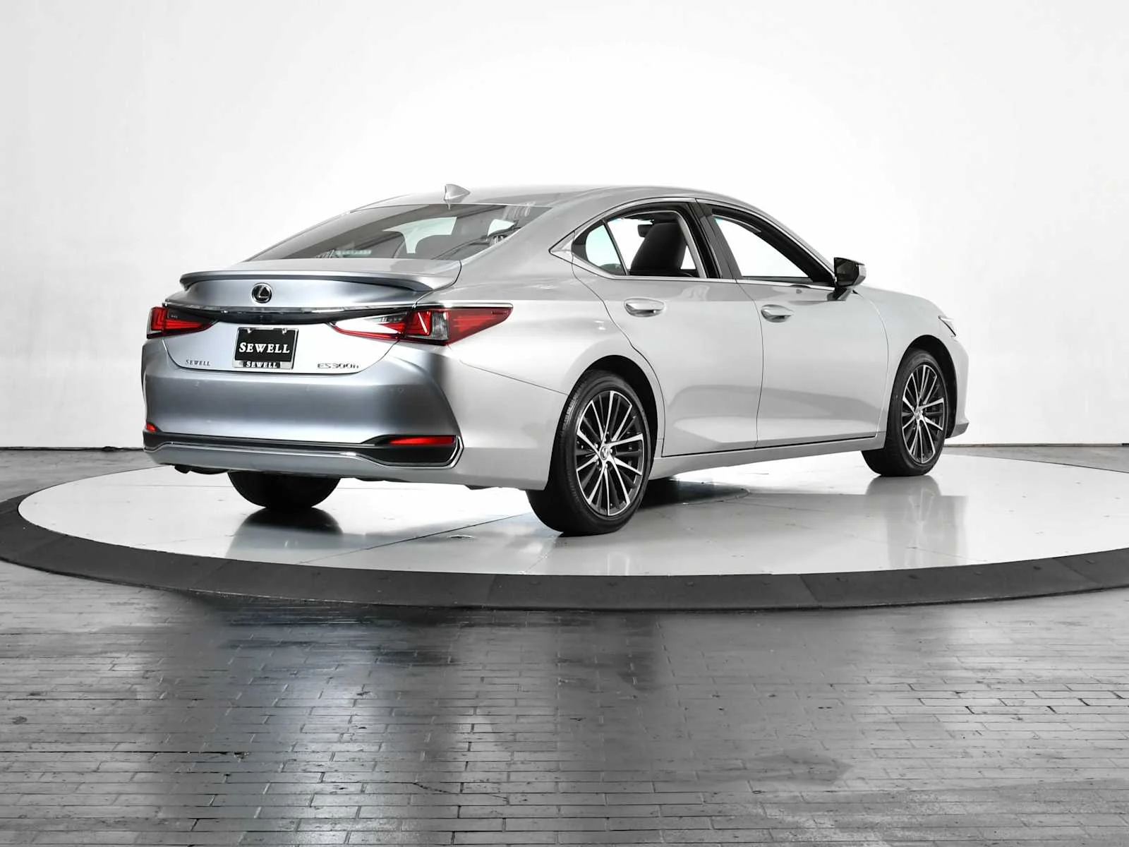 Certified Used 2024 IRIDIUM Lexus  image 5