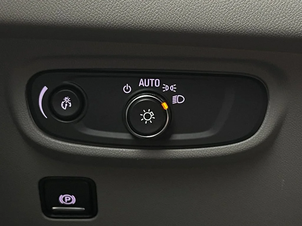 Used 2024 Downpour Metallic GMC SLE image 20