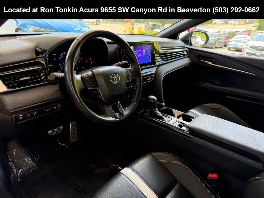 Used 2025 Heavy Metal/Midnight Black Metallic Toyota SE image 15