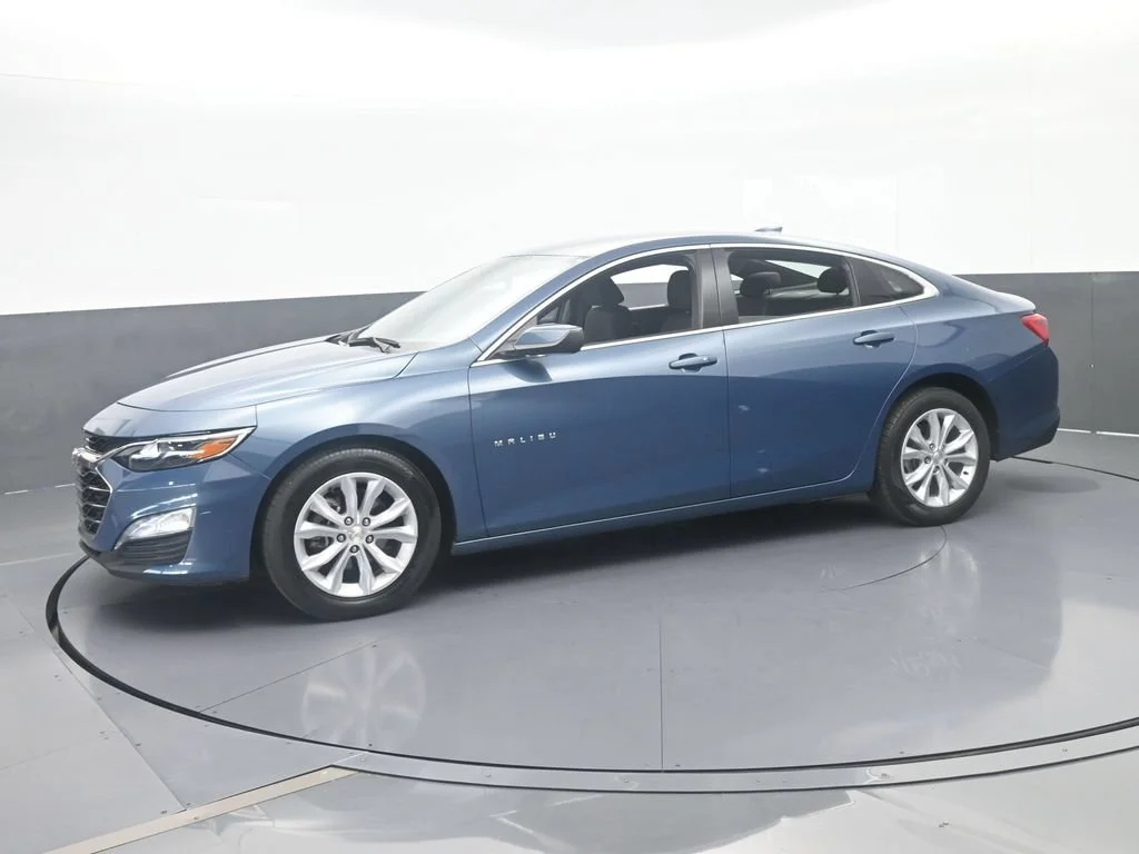 Used 2024 Lakeshore Blue Metallic Chevrolet LT image 1
