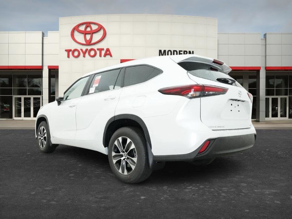 New 2026 Wind Chill Pearl Toyota Hybrid XLE image 21