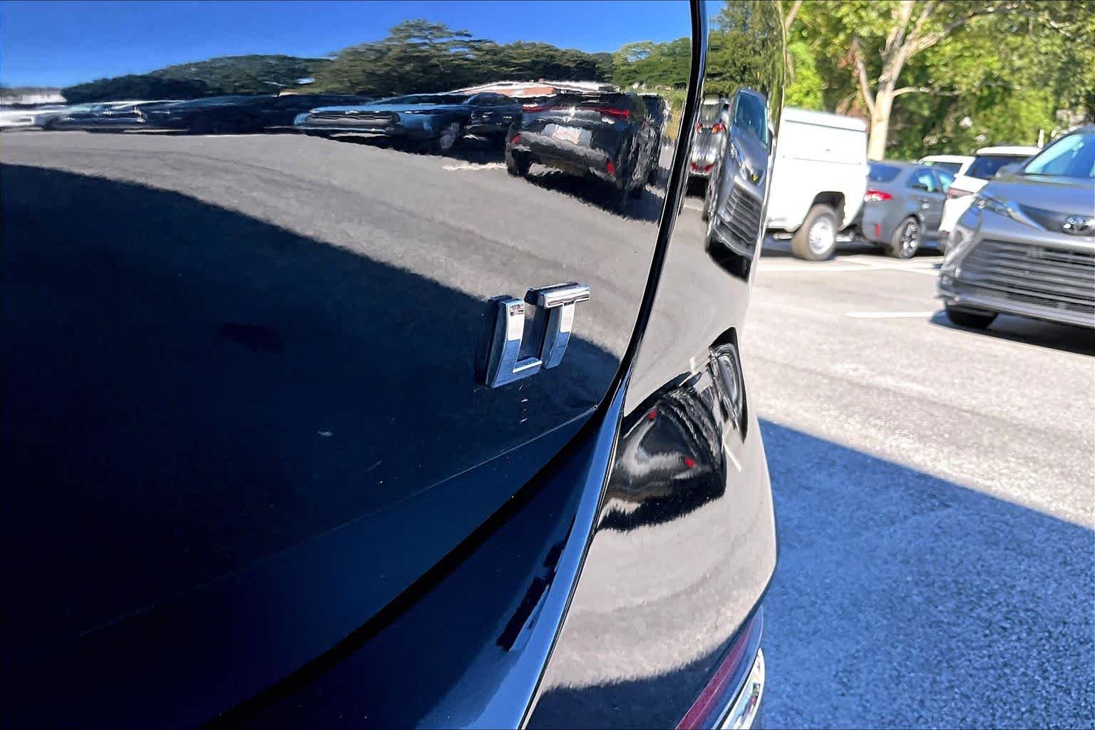 Used 2021 Mosaic Black Metallic Chevrolet LT image 10