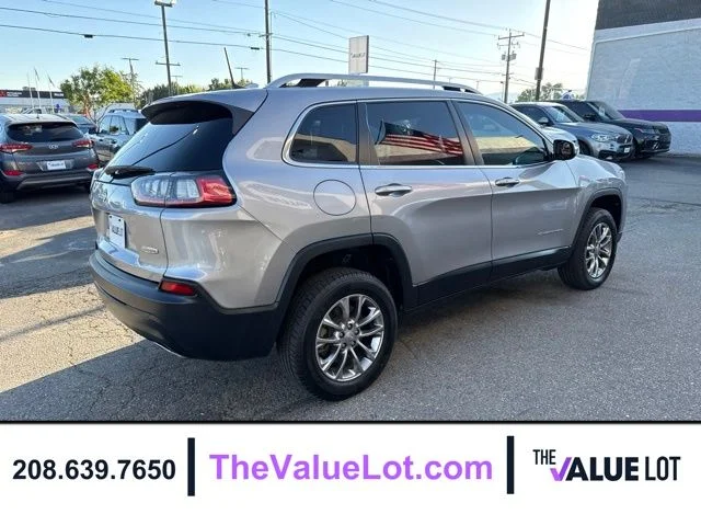 Used 2019 Silver Jeep Latitude Plus image 4