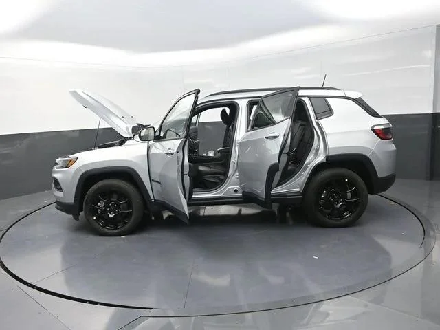 New 2026 Silver Zynith Metallic Clear-Coat Exterior Paint Jeep Latitude image 33