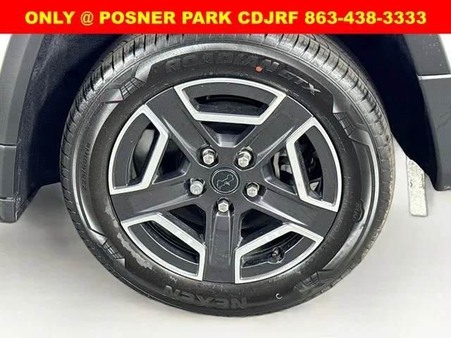 New 2026 Bright White Clear-Coat Exterior Paint Jeep  image 29