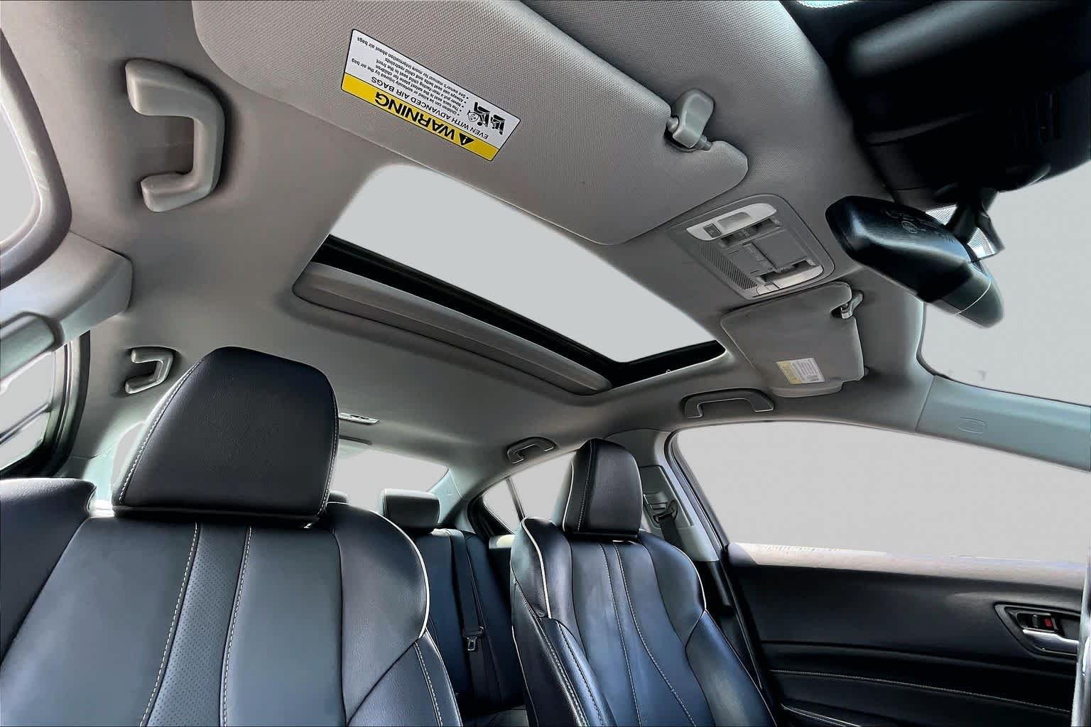 Used 2019 Platinum White Pearl Acura w/Premium Pkg image 14