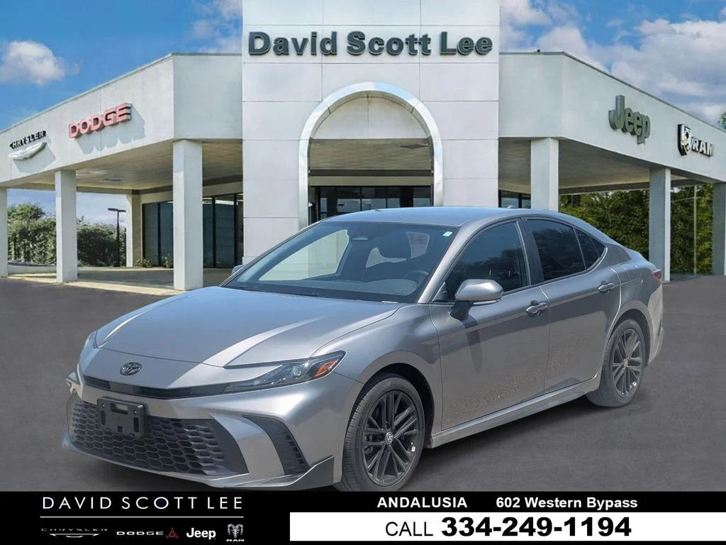 Used 2025  Toyota SE image 1