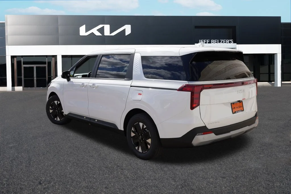 New 2027 Snow White Pearl Kia LXS image 5