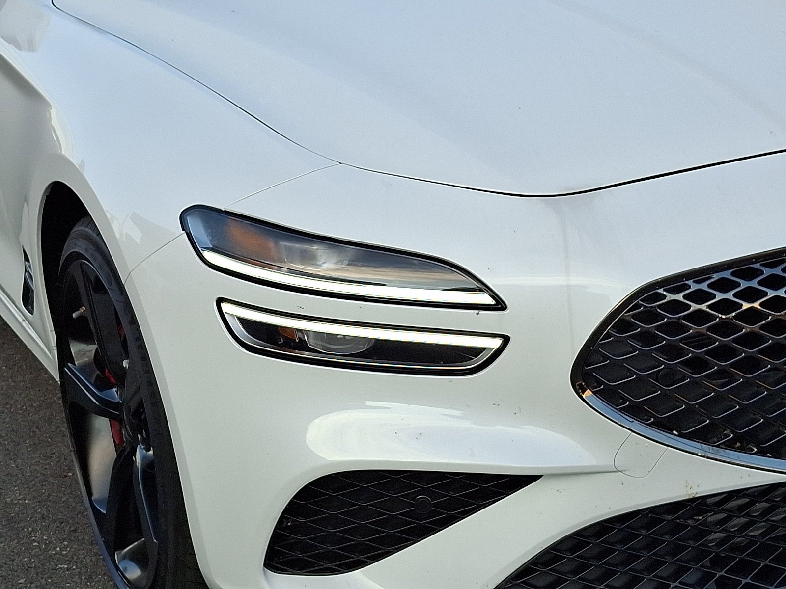 Certified Used 2026 Uyuni White Genesis 3.3T Sport Prestige image 9