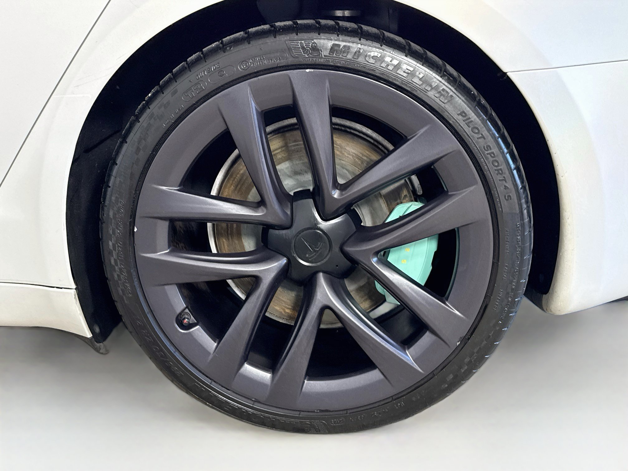 Used 2022  Tesla Plaid image 33