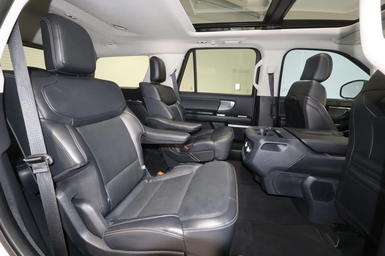 Used 2025 Silver Ford Platinum image 27