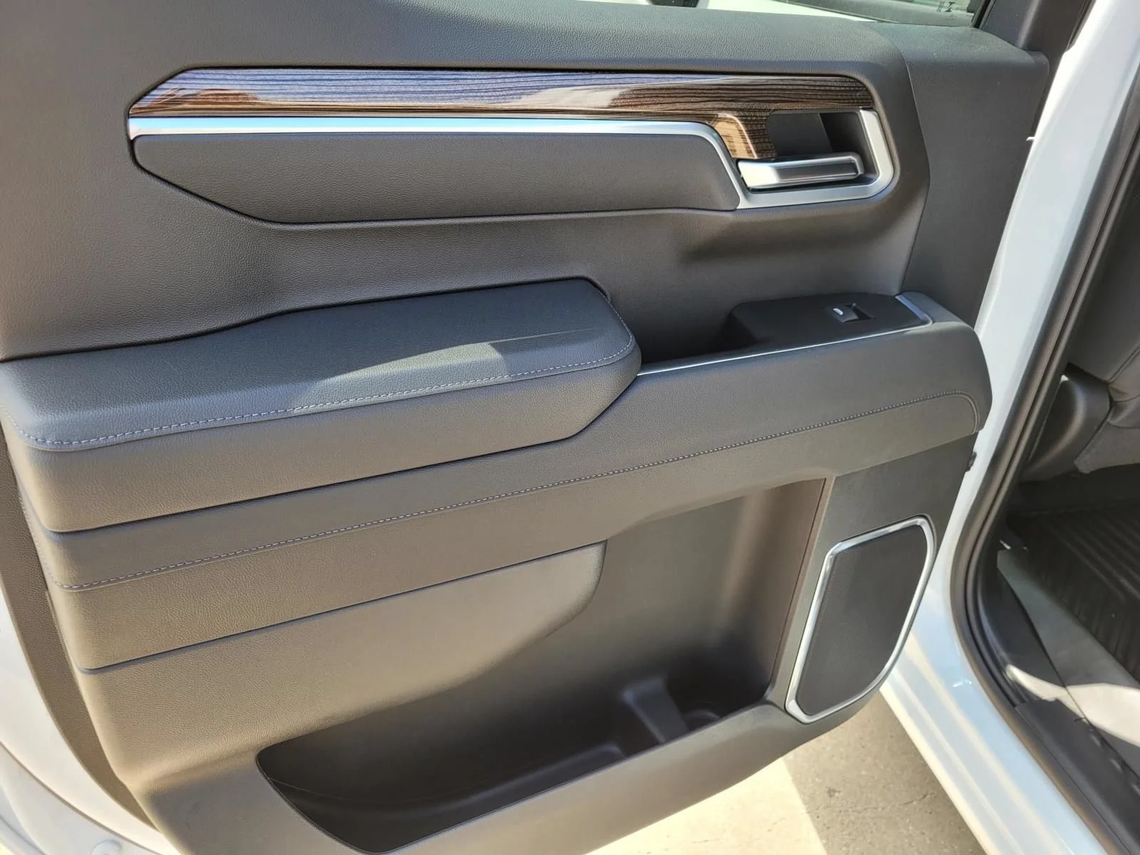 2026 Chevrolet Silverado 1500 RST - Photo 7