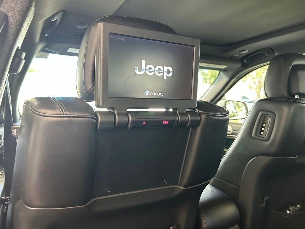 Used 2018 White Jeep Overland image 39