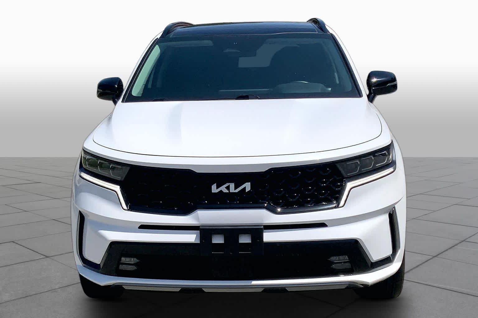 Certified Used 2023 Glacial White Pearl Kia SX image 4