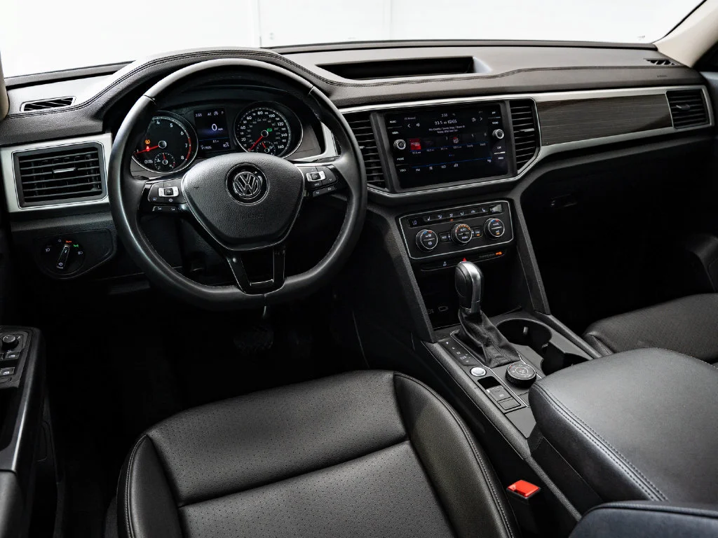 Used 2019 Platinum Gray Metallic Volkswagen 3.6L V6 SE image 4