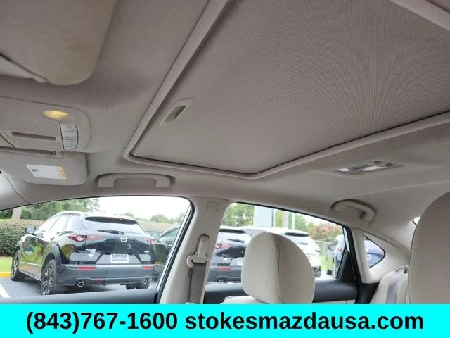 Used 2015 White Nissan SV image 5