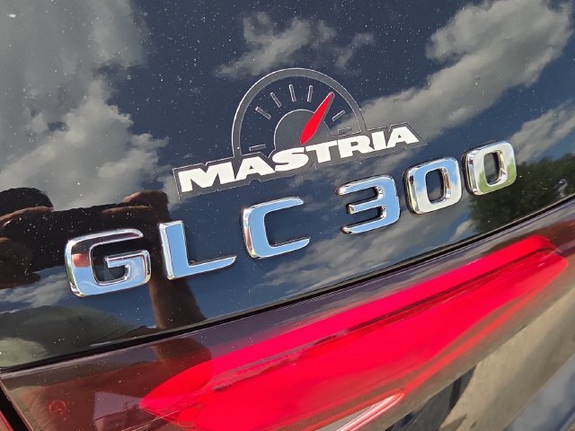 Used 2024 Black Mercedes-Benz GLC 300 image 5