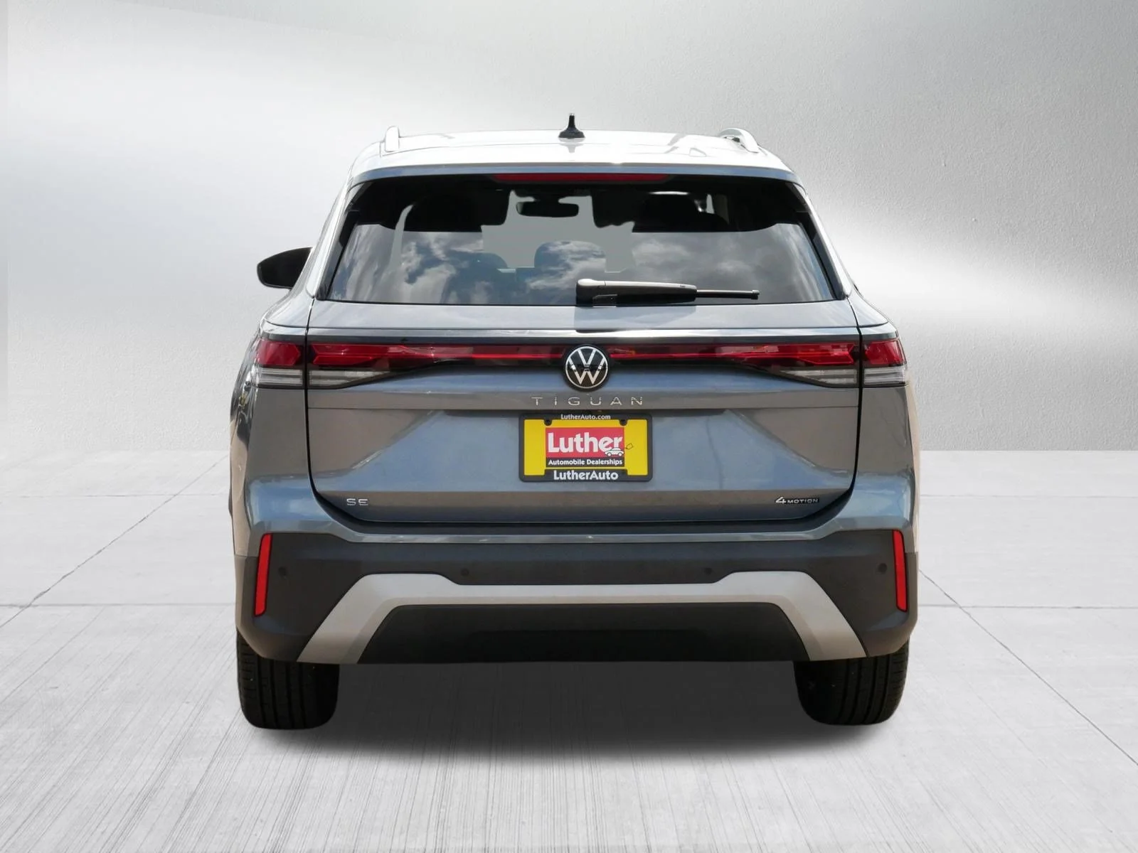 Certified Used 2025 Platinum Gray Metallic Volkswagen SE image 6